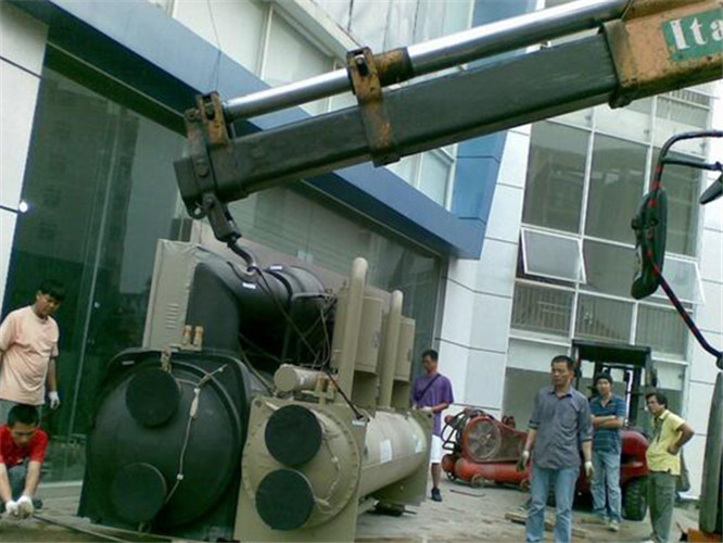 宜昌市随车吊和汽车吊的核心区别是什么？哪种更省钱？