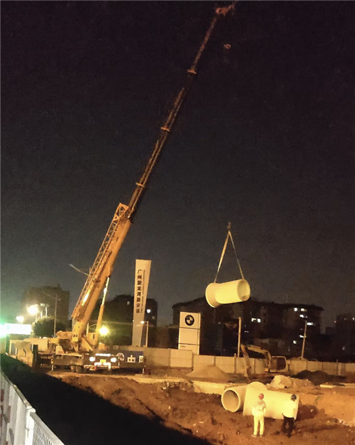 宜昌市“弯臂矫正”—— 吊车的 “形变补偿” 技术