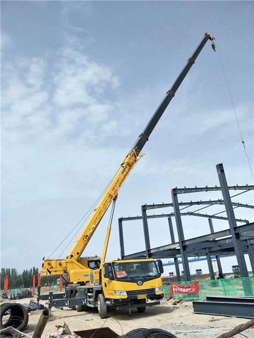 宜昌市超高层建筑钢结构吊装案例